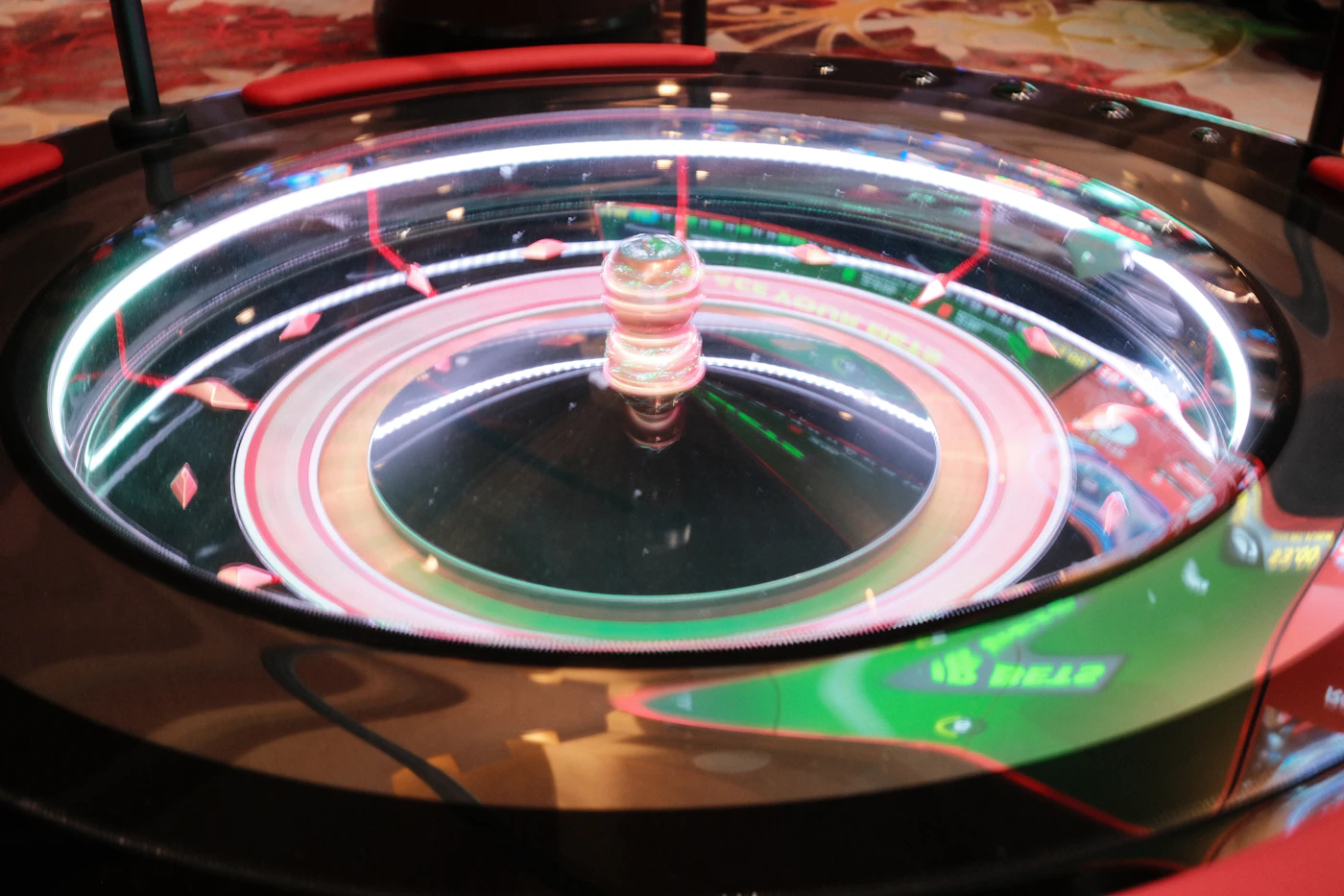 Roue de roulette électronique en rotation, symbole des tours gratuits chez Lucky Days Casino